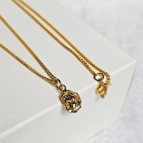 wisiorek BRYŁKA delikatny nieregularny gnieciony pozłacany