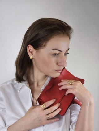 wisiorek BRYŁKA delikatny nieregularny gnieciony pozłacany