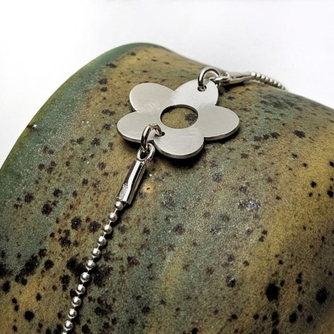 Bransoletka srebrna z kwiatem niezapominajką