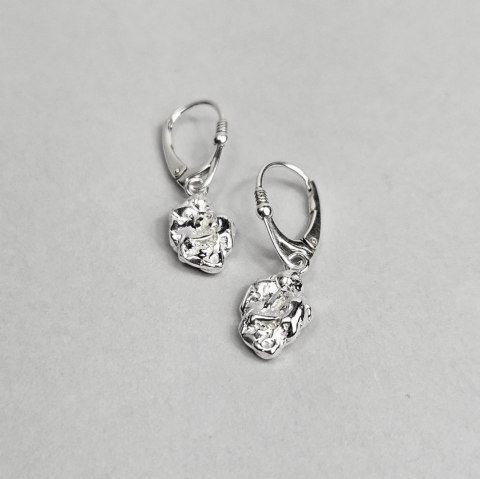 Bryłki nieregularne gniecione kolczyki srebrne wiszące