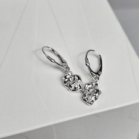 Bryłki nieregularne gniecione kolczyki srebrne wiszące