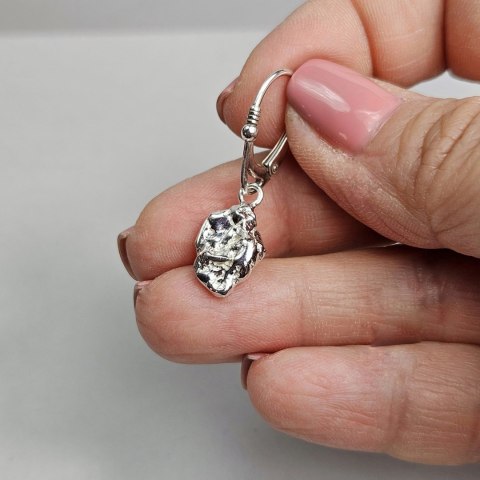 Bryłki nieregularne gniecione kolczyki srebrne wiszące