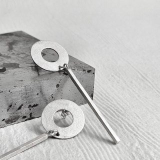 Eleganckie srebrne kolczyki koła sztyfty CIRCA z patyczkiem