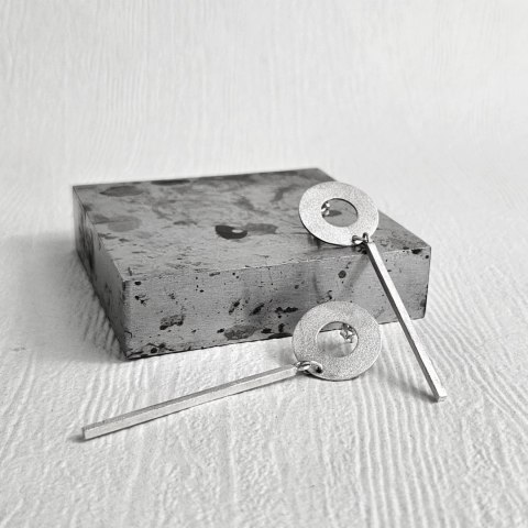 Eleganckie srebrne kolczyki koła sztyfty CIRCA z patyczkiem