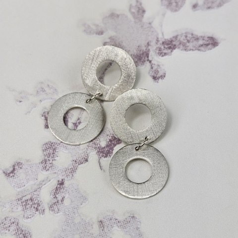 Eleganckie srebrne podwójne kolczyki koła sztyfty