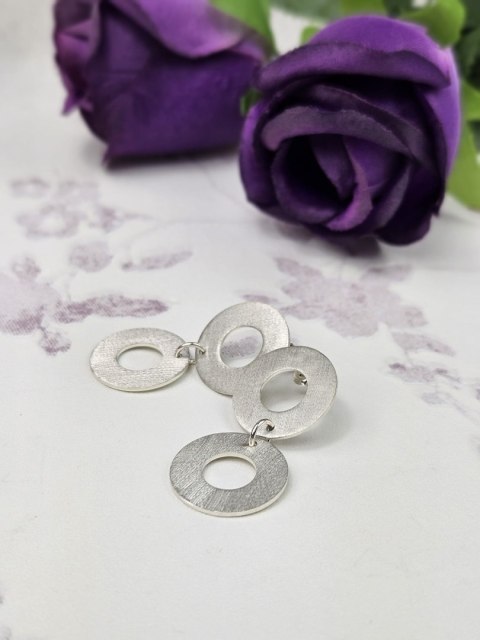 Eleganckie srebrne podwójne kolczyki koła sztyfty