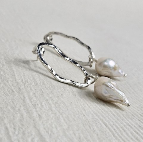 Fale sztyfty organiczne nieregularne srebrne z dużą słodkowodną perłą