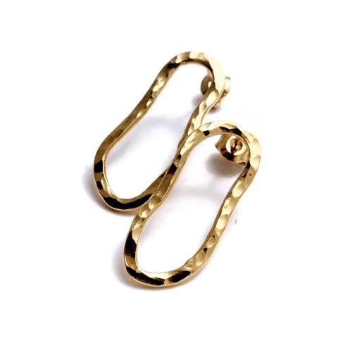 Kolczyki Fale małe slim pozłacane, nieregularne, młotkowane na sztyfcie