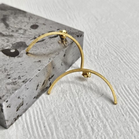 Kolczyki Półkola nowoczesne designerskie pozłacane matowe