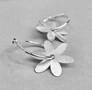 Kolczyki kwiatki srebrne Stokrotki