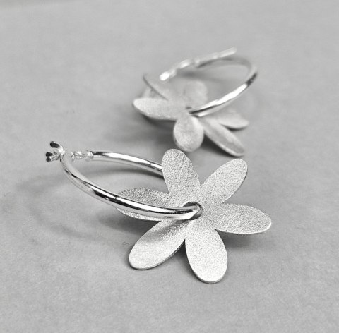 Kolczyki kwiatki srebrne Stokrotki