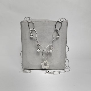 Naszyjnik srebrny z niezapominajką z kolekcji OGRODY