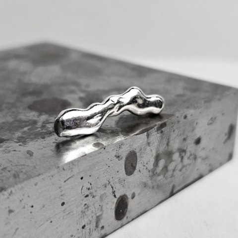 Nausznica długa srebrna kolczyk wsuwka SMUGI