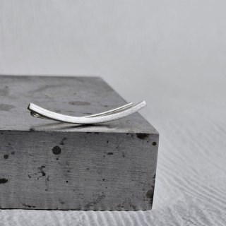 Nausznica długa srebrna matowa kolczyk wsuwka