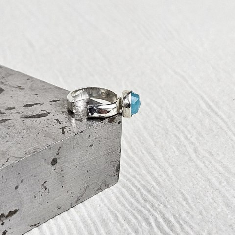 Nausznica z kamieniem : agat niebieski