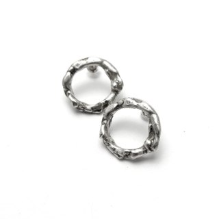 Nieregularne srebrne kolczyki małe koła sztyfty