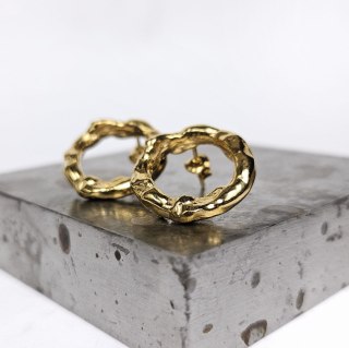 Nieregularne srebrne pozłacane kolczyki małe koła sztyfty Volcano