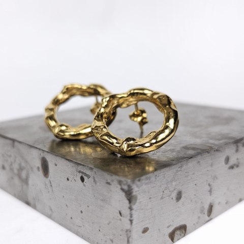 Nieregularne srebrne pozłacane kolczyki małe koła sztyfty Volcano