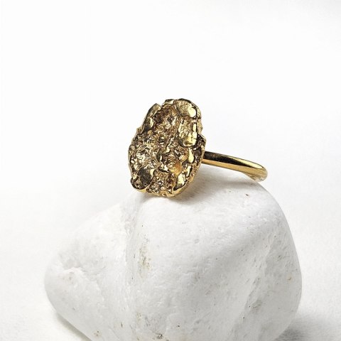 Nieregularny, gnieciony srebrny pozłacany Pierścionek Bryłka