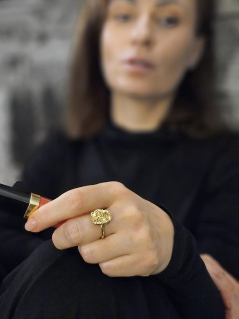 Nieregularny, gnieciony srebrny pozłacany Pierścionek Bryłka