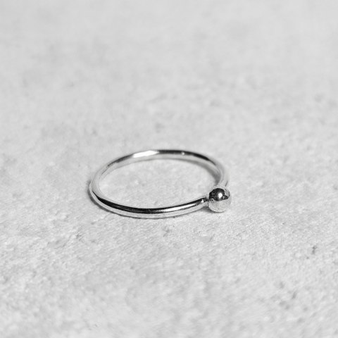 Pierścionek srebrny gładki z kulką