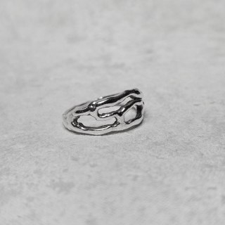 Pierścionek srebrny nieregularny ażurowy organiczny z kolekcji SMUGI