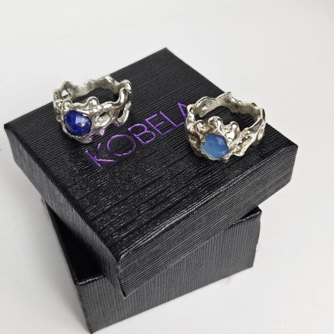 Pierścionek SMUGI srebrny nieregularny organiczny z Lapis Lazuli