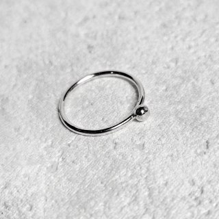 Pierścionek srebrny trójkącik