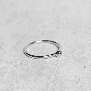 Pierścionek srebrny trójkącik