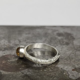 Pierścionek srebrny z cytrynem z kolekcji KORA