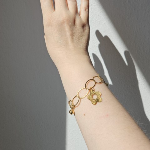 Pozłacana srebrna bransoletka z niezapominajką z kolekcji Ogrody
