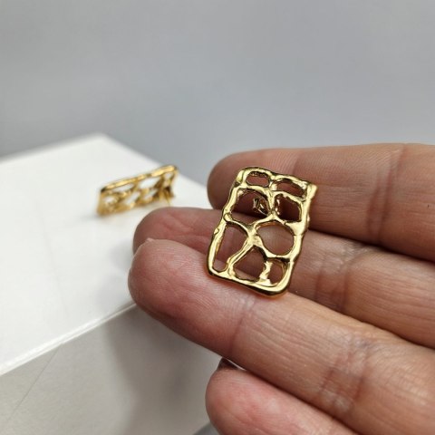 Pozłacane ażurowe kolczyki prostokątne z kolekcji SMUGI