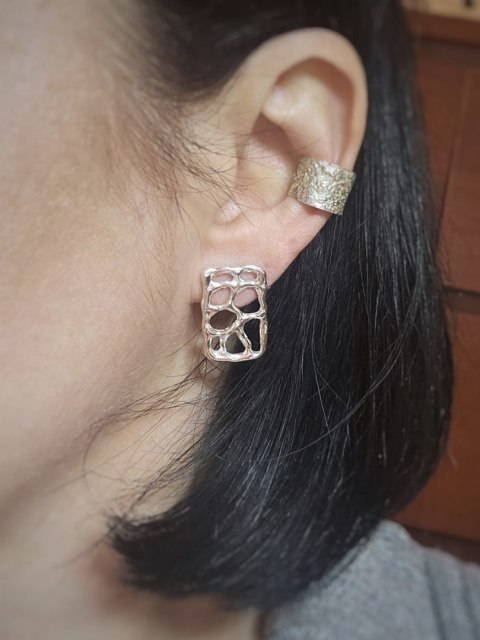 Pozłacane ażurowe kolczyki prostokątne z kolekcji SMUGI