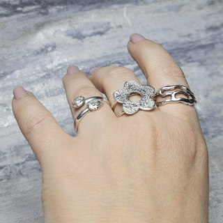 Regulowany srebrny pierścionek BRYŁKI