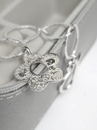 Srebrna bransoletka z niezapominajką z kolekcji Ogrody