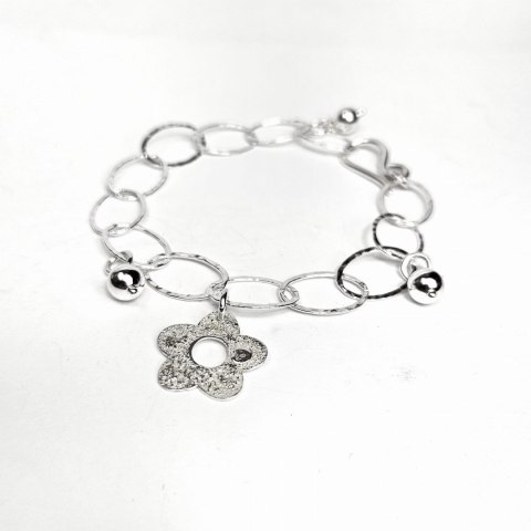 Srebrna bransoletka z niezapominajką z kolekcji Ogrody