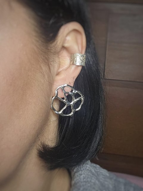 Srebrne ażurowe organiczne kolczyki koła z kolekcji SMUGI