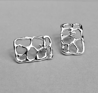 Srebrne ażurowe kolczyki prostokątne z kolekcji SMUGI