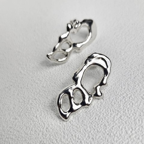 Srebrne ażurowe kolczyki sztyfty z kolekcji SMUGI