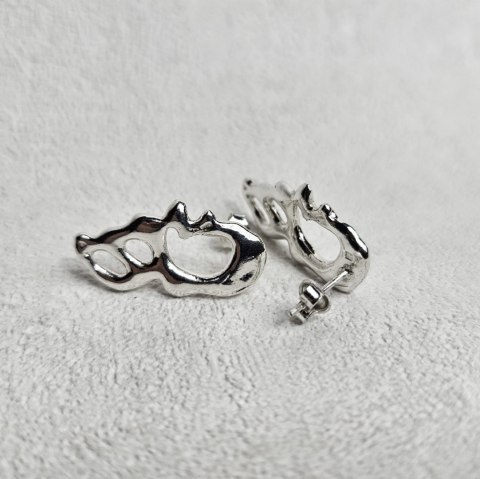 Srebrne ażurowe kolczyki sztyfty z kolekcji SMUGI