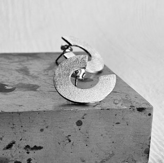 Srebrne eleganckie kolczyki koła sztyfty 3/4