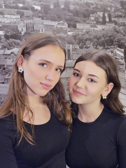 Srebrne satynowane sztyfty kolczyki KWIATKI