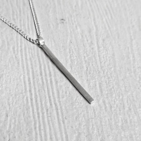 Srebrny delikatny Wisior Patyczek