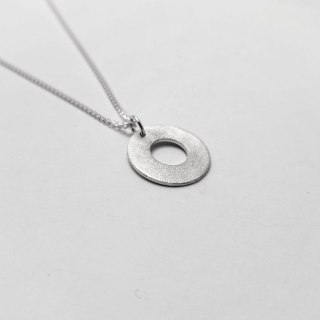 Wisior srebrny z kółkiem