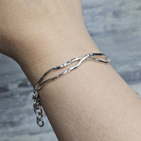 młotkowana srebrna bransoletka Fala