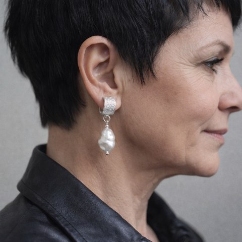 srebrne kolczyki sztyfty z perłą