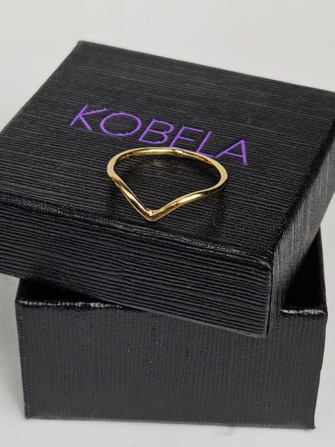 Pierścionek pozłacany trójkącik