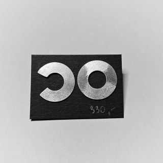 Srebrne eleganckie kolczyki asymetryczne CIRCA